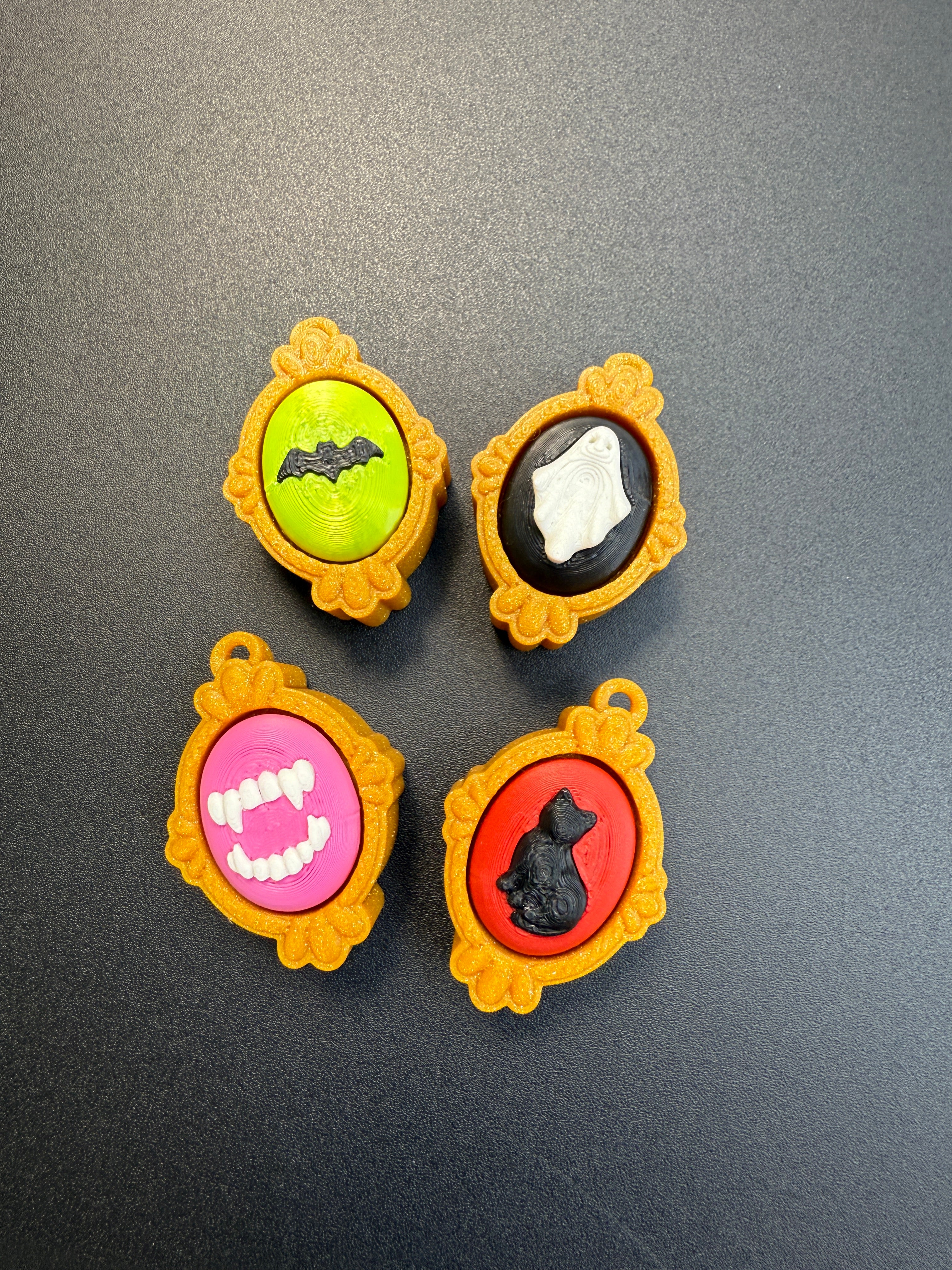 Halloween Antique Frame Keyring Clicker