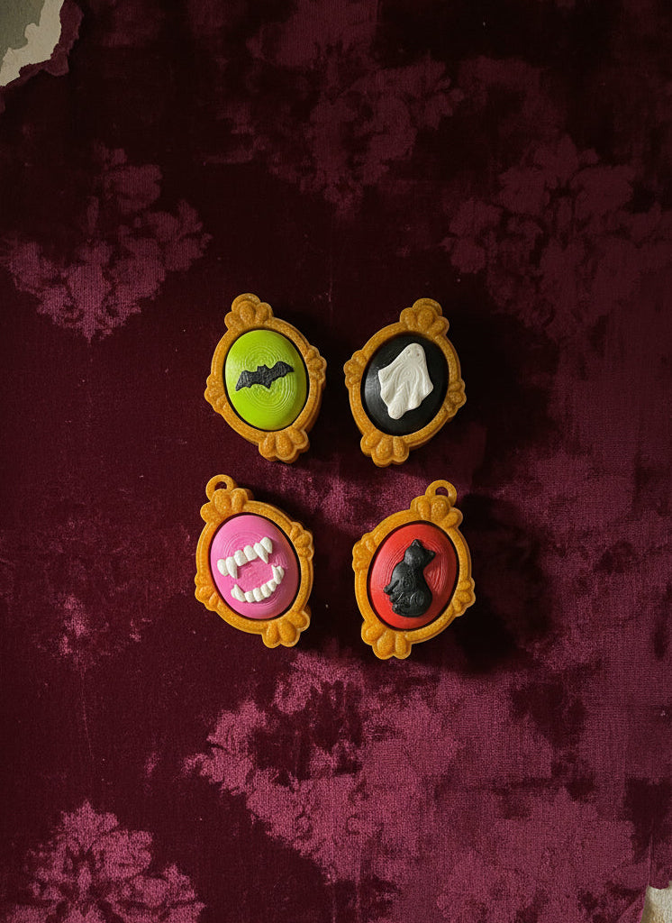 Halloween Antique Frame Keyring Clicker