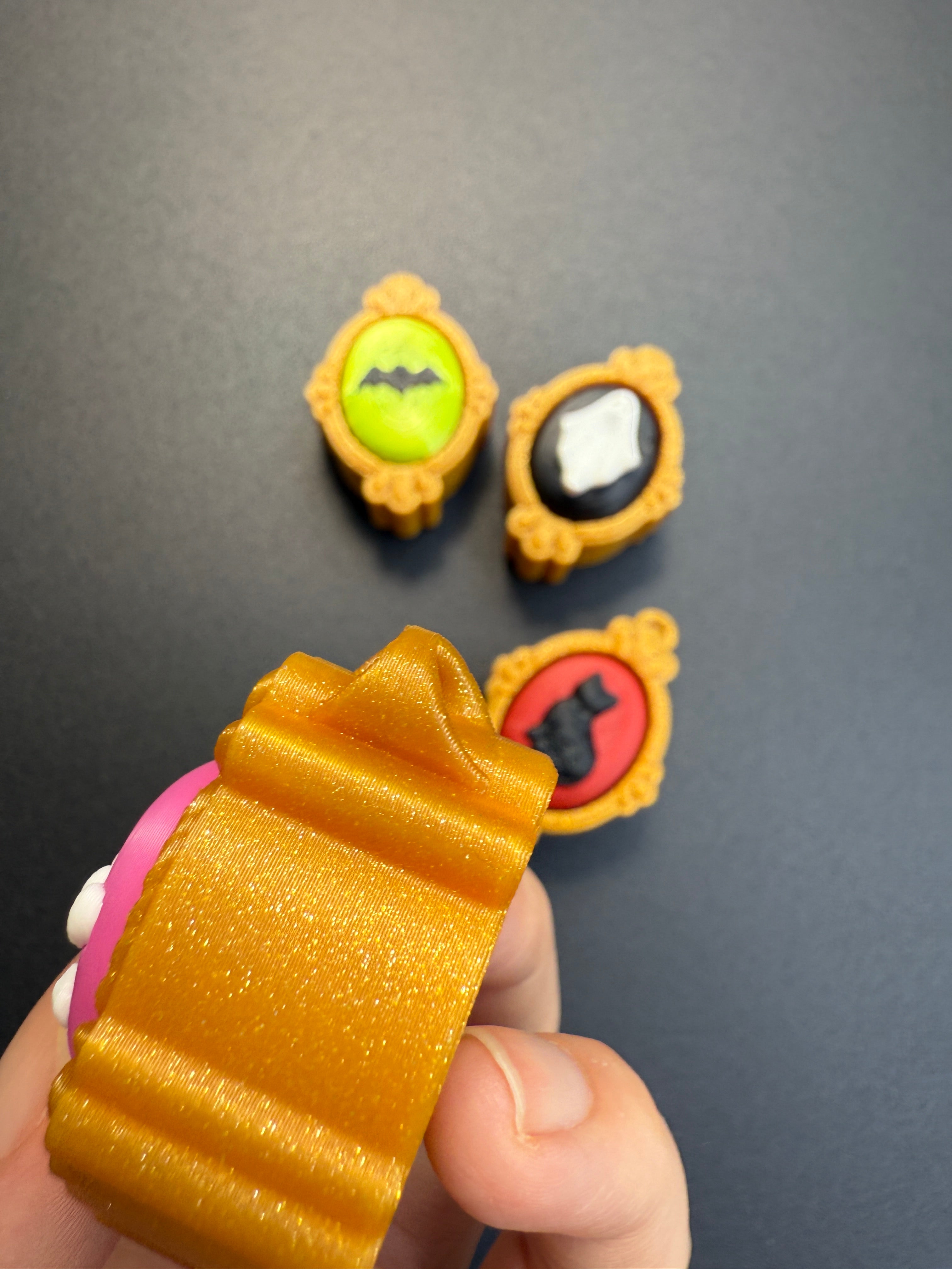 Halloween Antique Frame Keyring Clicker